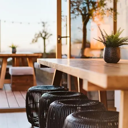 The Salty Surf & Yoga Ferrel (Leiria)