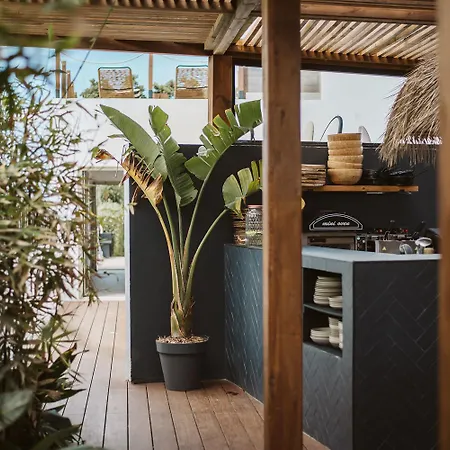 The Salty Surf & Yoga Hostel Ferrel (Leiria)