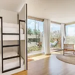 The Salty Surf & Yoga Hostel Ferrel (Leiria)