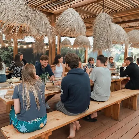 The Salty Surf & Yoga Ferrel (Leiria)