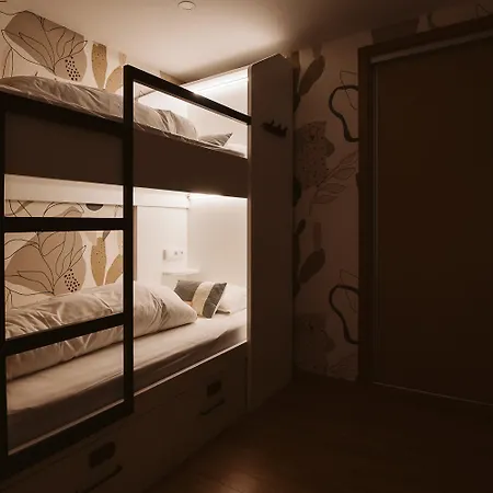 The Salty Surf & Yoga Hostel Ferrel (Leiria)