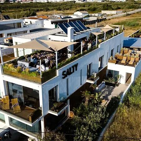 The Salty Surf & Yoga Ferrel (Leiria)