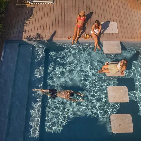 The Salty Surf & Yoga Hostel Ferrel (Leiria)