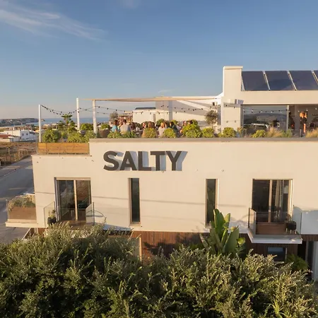 Hostel The Salty Surf & Yoga Ferrel (Leiria)