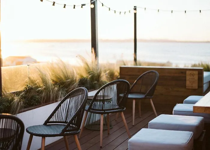 The Salty Surf & Yoga Ferrel (Leiria)