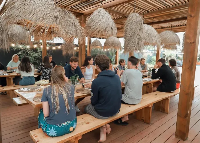 The Salty Surf & Yoga Ferrel (Leiria)