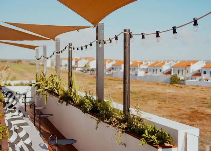 The Salty Surf & Yoga Hostel Ferrel (Leiria)