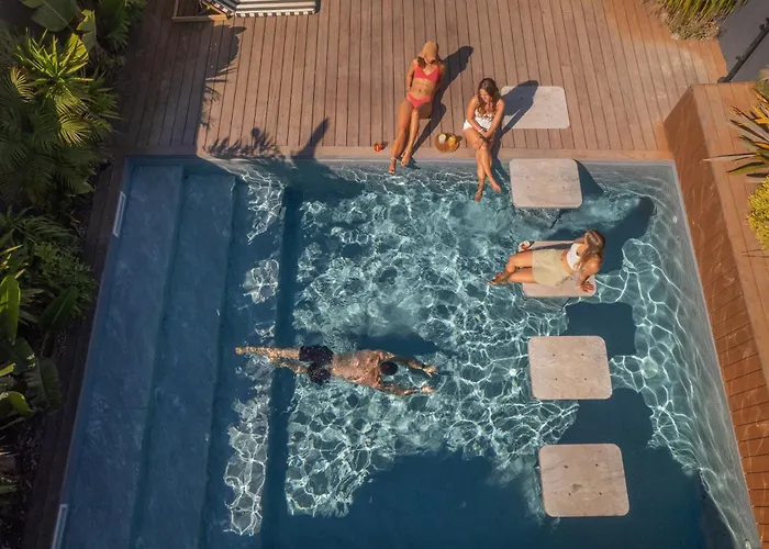 The Salty Surf & Yoga Hostel Ferrel (Leiria)